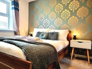 3-Bedroom Home with Pool Table, Garden, Balcony & Parking - Leicester