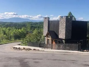 The Log Castle~Stunning Mountain Views~Hot Tub - Pleasant Hill