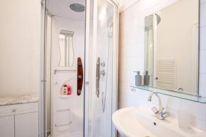 Appartements Le Boujou - Place de parking - 200m plage : photos des chambres