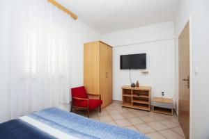 Apartments with parking space Pirovac, Sibenik - 21008