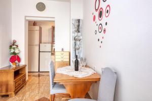 Apartments with parking space Pirovac, Sibenik - 21008