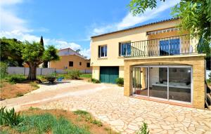 Maisons de vacances Beautiful Home In Saint Laurent La Verne With Wifi And 3 Bedrooms : photos des chambres