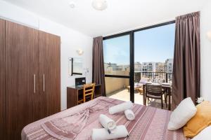 Sea Bliss penthouse with 2 terraces enjoying side Sea views by Getawaysmalta