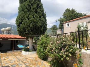 Kiparissi Guesthouse - 3hvězdičkové hotely ve městě Himarë