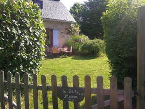 Maisons de vacances La Petite Maison Pont Blanchard, : photos des chambres