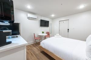 Pastel Tropics Studio Apartment