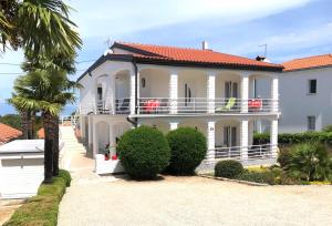 Apartments Kremenici 