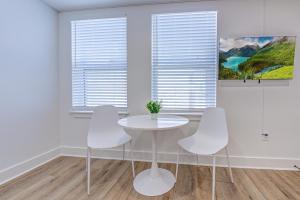 Pink Flamingo Studio Apartment