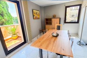 Regard sur les remparts - Terrasse & Parking