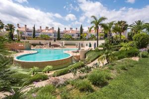 Luxury Apartment with Communal Pool and Terrace