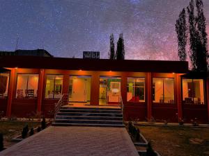 Desert One Hotel Skardu - スカルドゥの2つ星ホテル