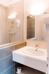 Hotels Hotel Les Fougeres - Hossegor : photos des chambres