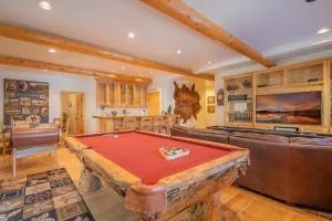 Bearfoot Bungalow - Premium and spacious home close to the National Forest and The Village! - Forest Falls