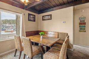 Bears Eye View - Steps to Bear Mountain Ski Resort!