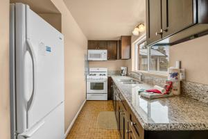 Bears Eye View - Steps to Bear Mountain Ski Resort!