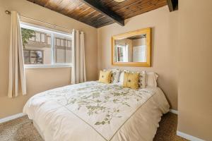 Bears Eye View - Steps to Bear Mountain Ski Resort!