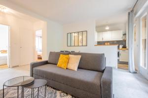 Le Smile by Winsome Destination