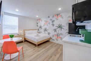 In Living Coral Studio Apartment