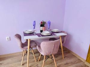 Lavender Luxury Apartment