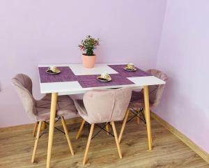 Lavender Luxury Apartment