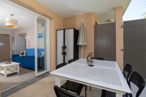 Appartements Plages de sable fin, piscine, hammam, tennis LESCLESDENICOLE : photos des chambres