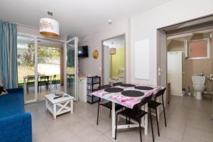 Appartements Plages de sable fin, piscine, hammam, tennis LESCLESDENICOLE : photos des chambres