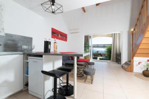 Appartements Vue mer superbe pavillon - LESCLESDENICOLE LE PRADET : photos des chambres