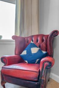 Cheerful Stays: 2 bedroom Sleeps 6