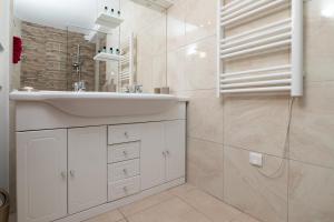 Appartements Face a la mer superbe villa terrasse barbecue LE PRADET : photos des chambres