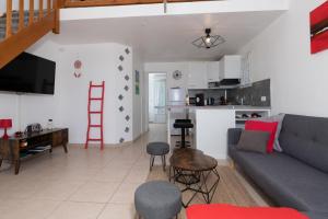 Appartements Face a la mer superbe villa terrasse barbecue LE PRADET : photos des chambres