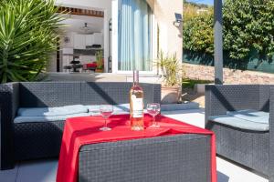 Appartements Face a la mer superbe villa terrasse barbecue LE PRADET : photos des chambres