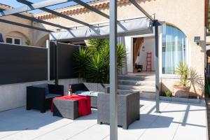 Appartements Face a la mer superbe villa terrasse barbecue LE PRADET : photos des chambres