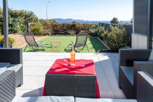 Appartements Face a la mer superbe villa terrasse barbecue LE PRADET : photos des chambres