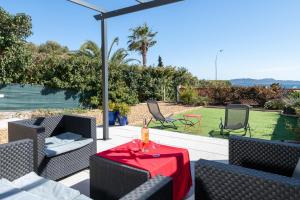 Appartements Face a la mer superbe villa terrasse barbecue LE PRADET : photos des chambres