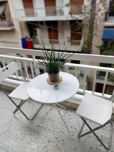 Christina-Anna Athens City Center walking distance to everywhere and Acropolis, in One of the most Favorable Locations by National Gardens and Zoo, Hellenic Parliament in Syntagma and Stylish Exquisite Kolonaki Cozy Renovated Apartment