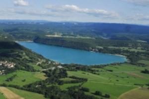 Chalets chalet bien-etre 100m² -Gite les 4 saisons - Lac de Chalain : photos des chambres