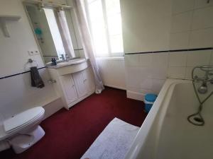 Maisons de vacances Maison avec piscine pour 10 a 14 personnes : photos des chambres