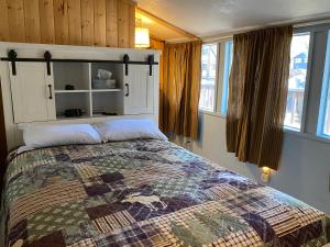 Hiner Haven - Cozy cabin near ski slopes and Alpine Zoo
