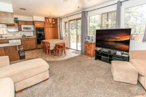 Chalet Georgia - Spacious and cozy home, conveniently close to the heart of Big Bear!