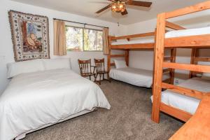 Chalet Georgia - Spacious and cozy home, conveniently close to the heart of Big Bear!