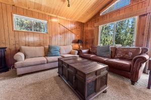 Cub Run Cabin - Spacious home close to the lake with Hot tub!