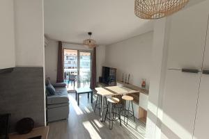 Apartment with pool near the beach