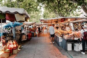 Apartment with pool near the beach