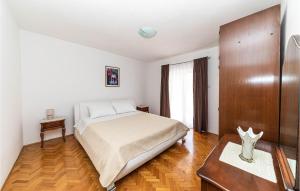 2 Bedroom Nice Apartment In Kastel Stari