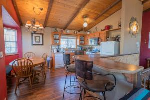 Lunar Lodge - Great cabin with an amazing view!