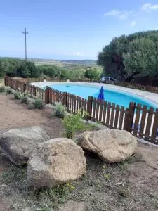 agriturismo gli olivastri, appartamento la rosa dei venti con piscina e solarium , vista mare ,climatizzatore ,wifi - Caldosa