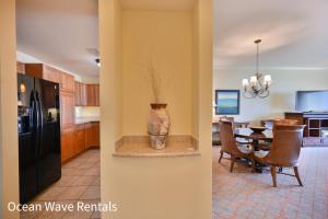 Luxury 2 bedroom Waterfront Condo MI 7th Floor