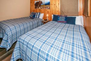 Little Big Pine - Perfect, stylish cabin near the lake with a great deck