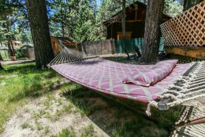 Little Big Pine - Perfect, stylish cabin near the lake with a great deck