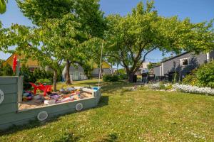 Mannis house with garden & playground